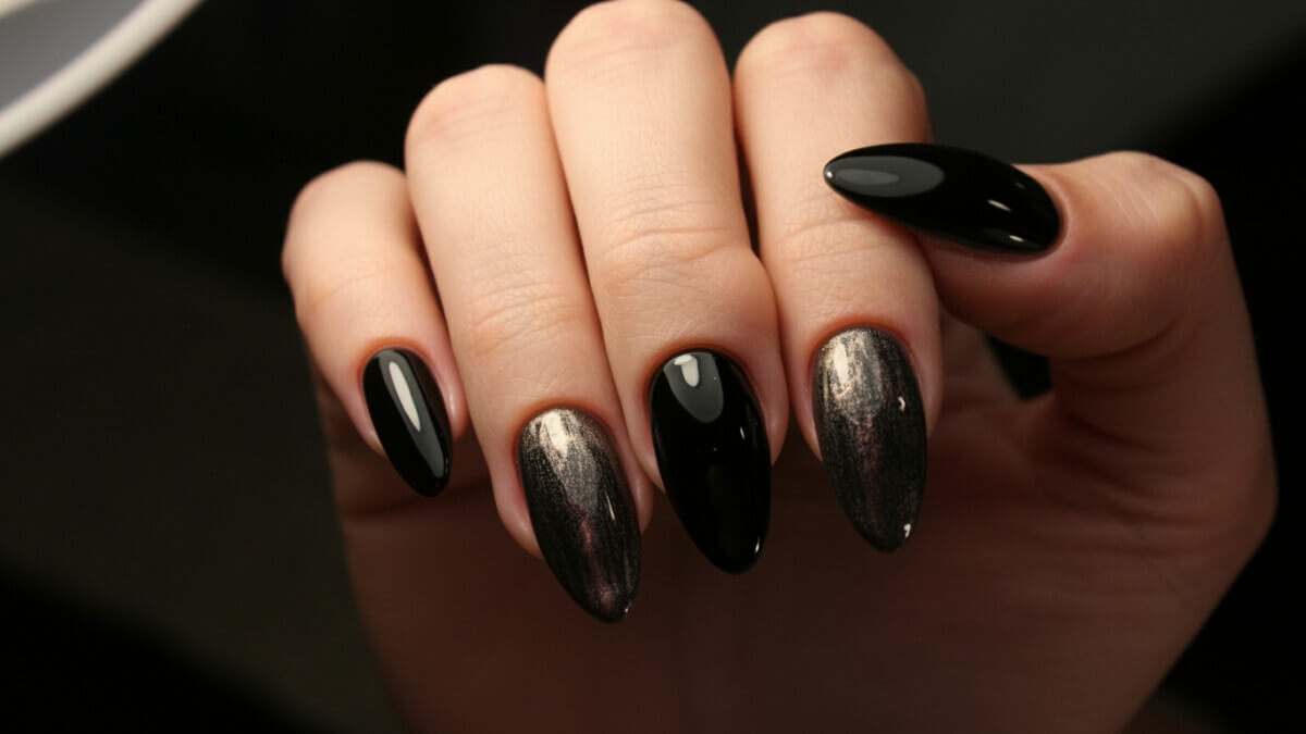 black almond shape nail designs