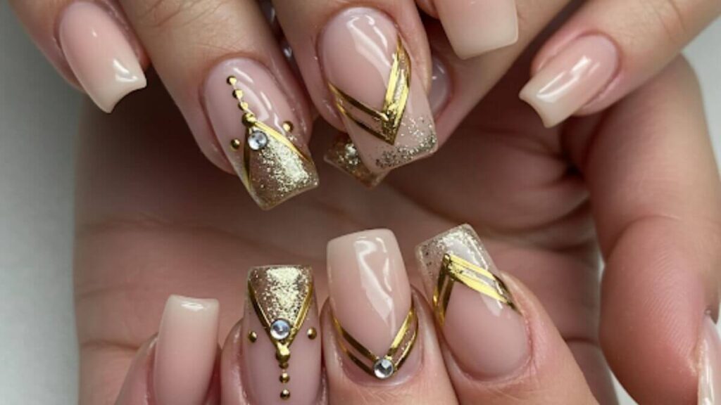 Classy graduation nails featuring metallic accents for a modern and chic look, perfect for celebrating in style