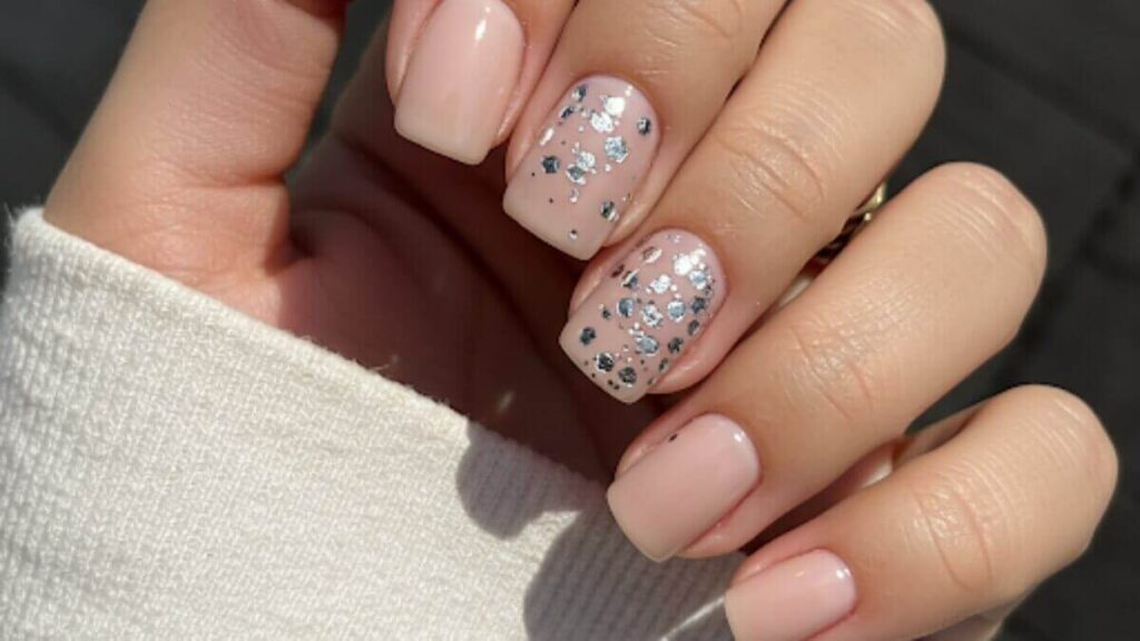 Classy vacation nails in beige with silver dots, perfect for a stylish and relaxed holiday look